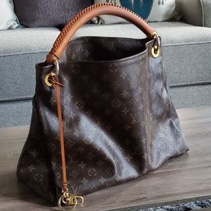 🌸 Authentic Louis Vuitton Artsy MM 🌸
